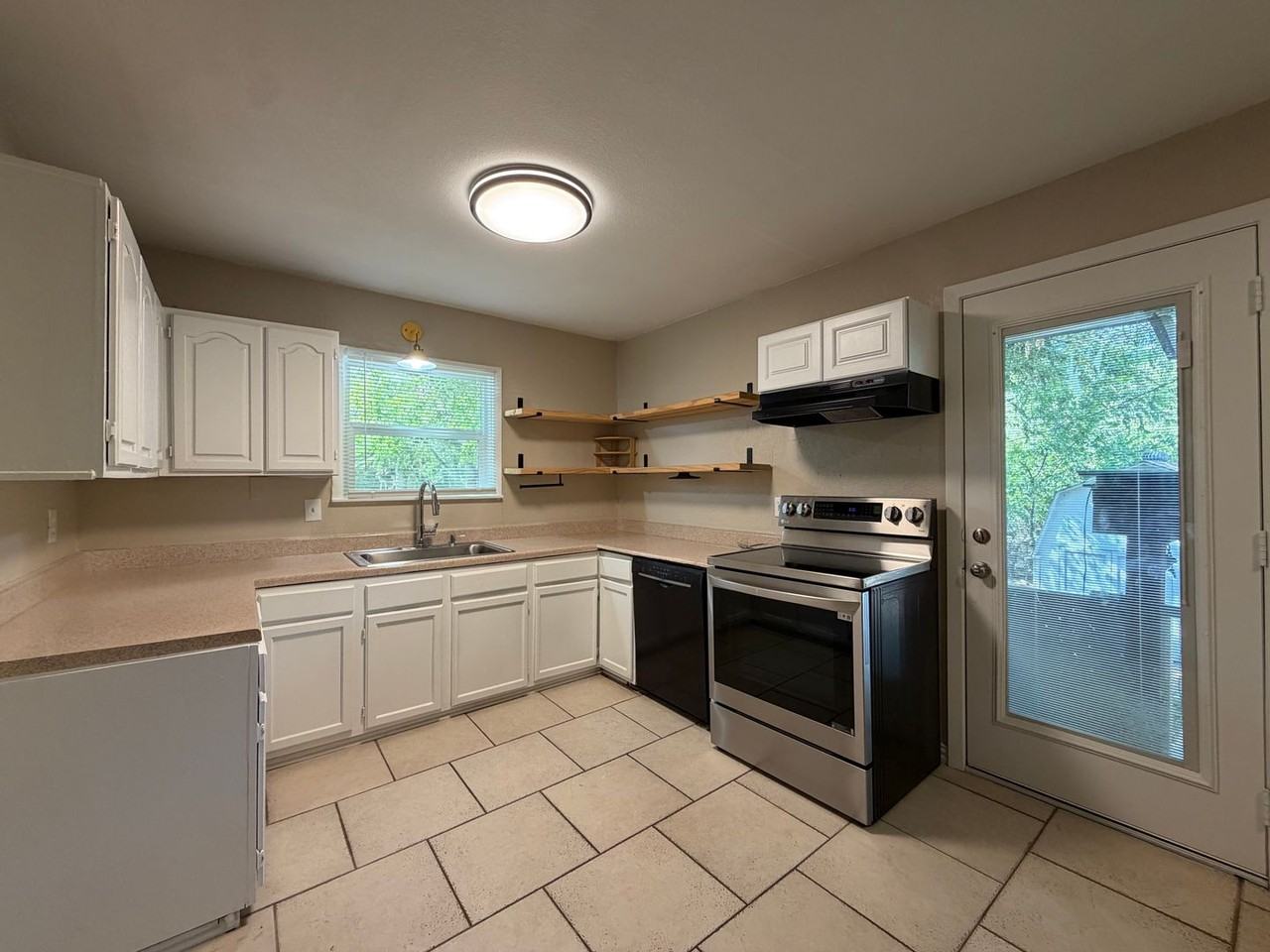 4816 Melita Ave - Photo 5 of 17