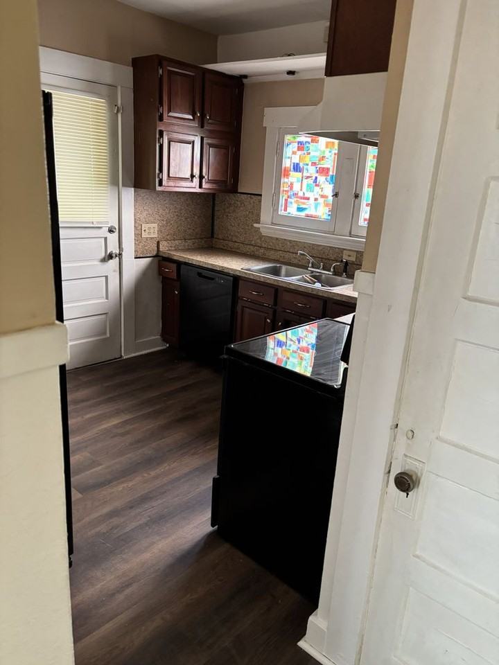 235 Illinois Ave - Photo 5 of 10