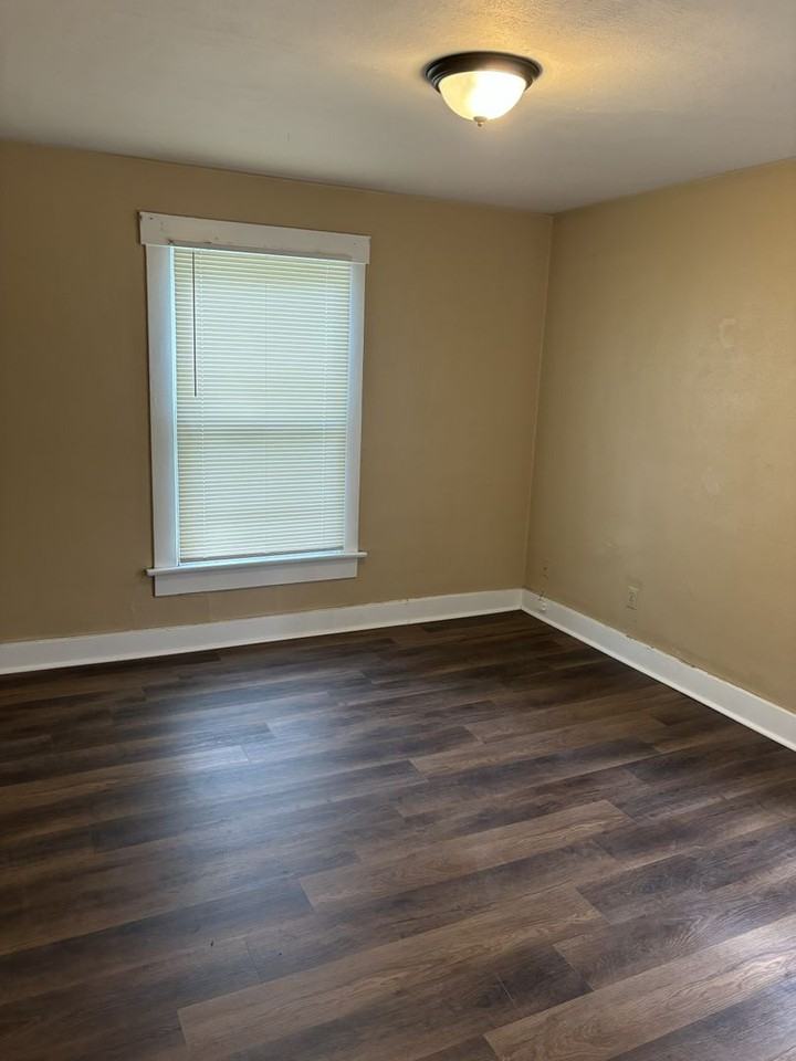 235 Illinois Ave - Photo 6 of 10
