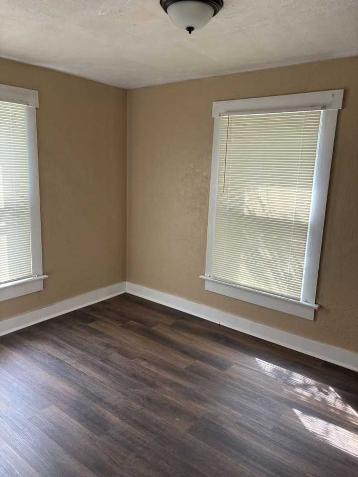 235 Illinois Ave - Photo 7 of 10