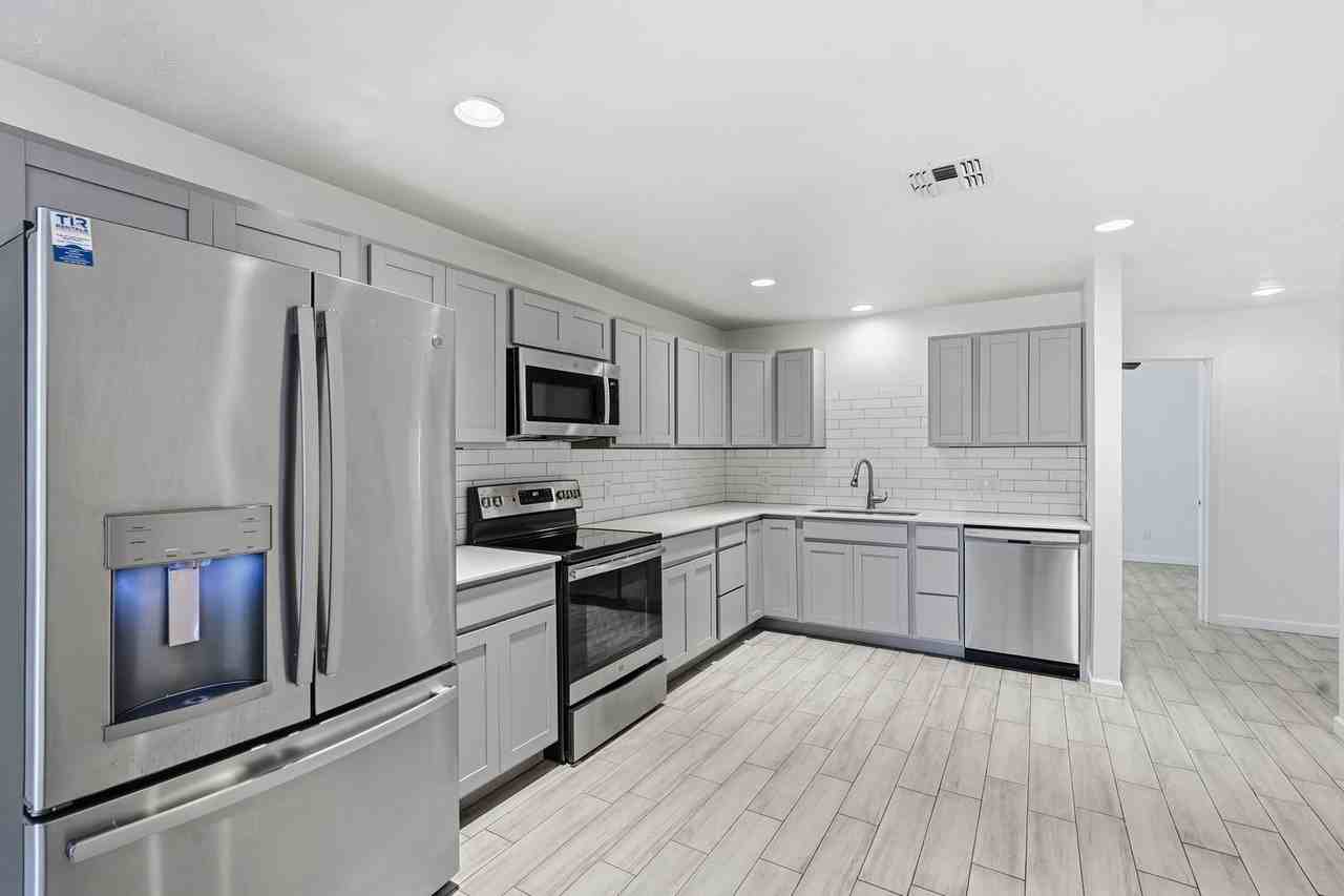 1235 E. Lester St. - Photo 3 of 36