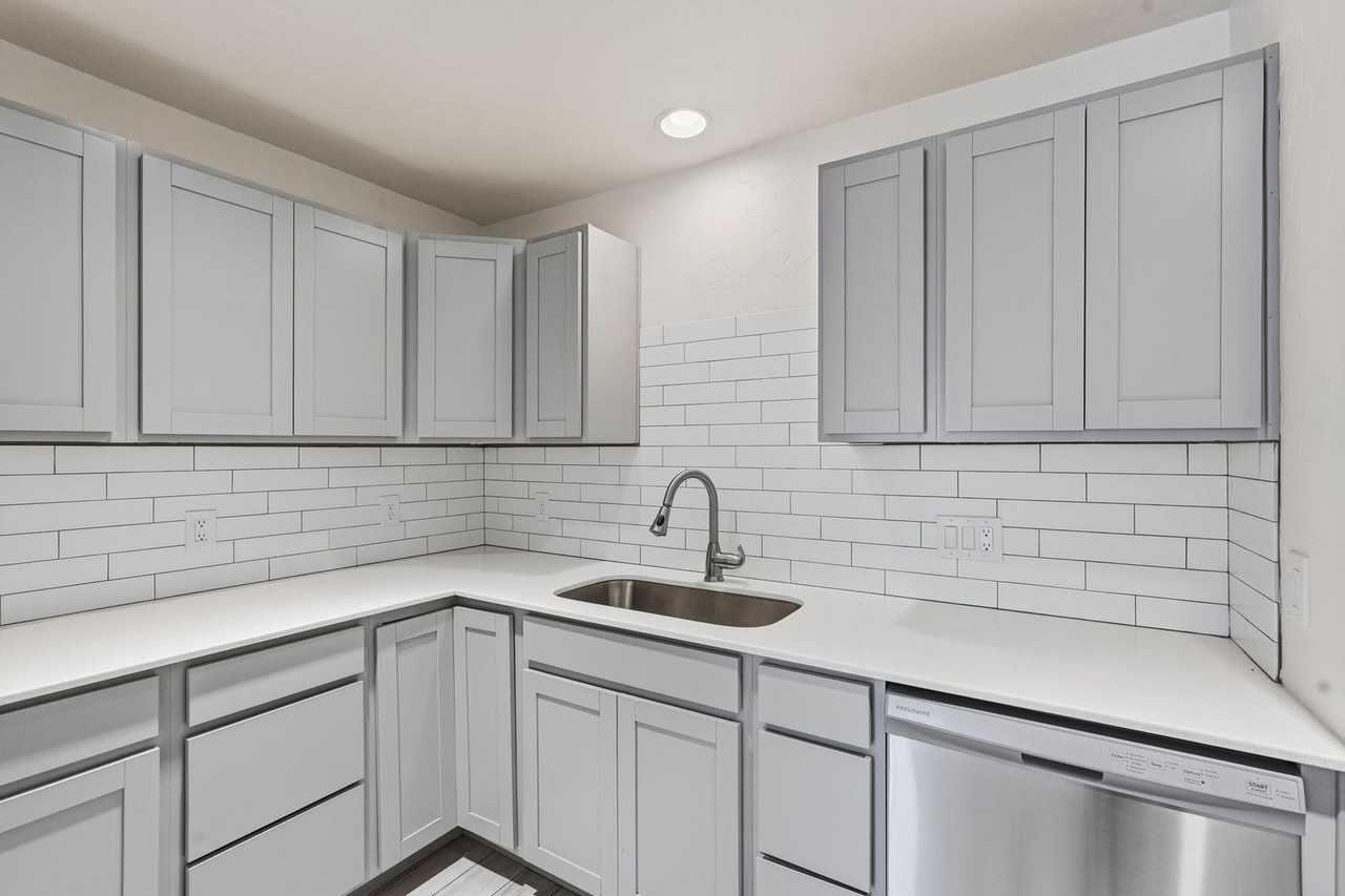 1235 E. Lester St. - Photo 5 of 36