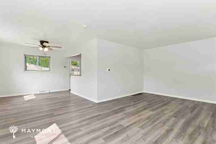 1659 Coburg Rd - Photo 4 of 15