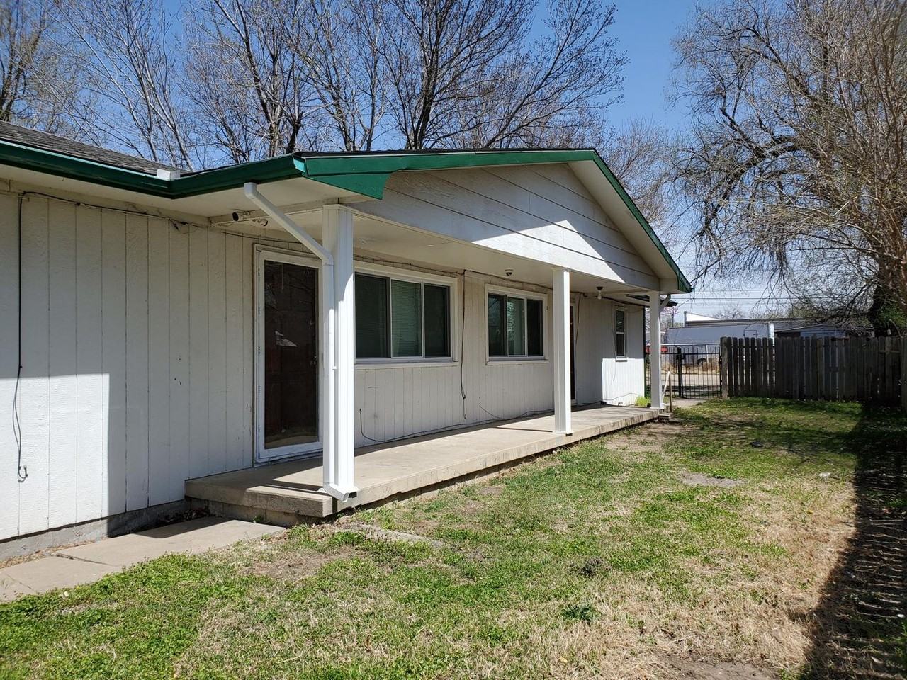 1616 S Santa Fe St #B - Photo 2 of 17