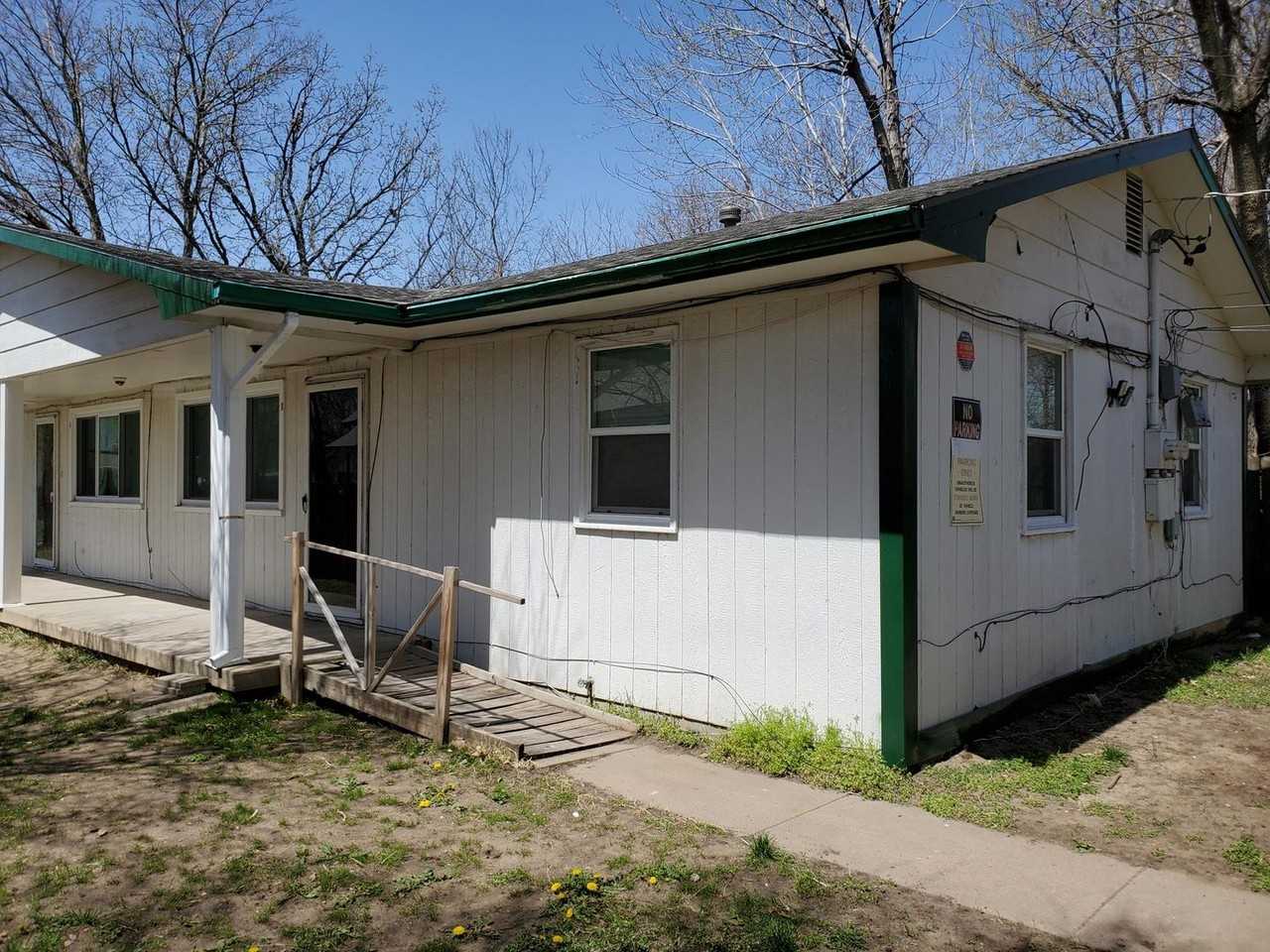 1616 S Santa Fe St #B - Photo 3 of 17