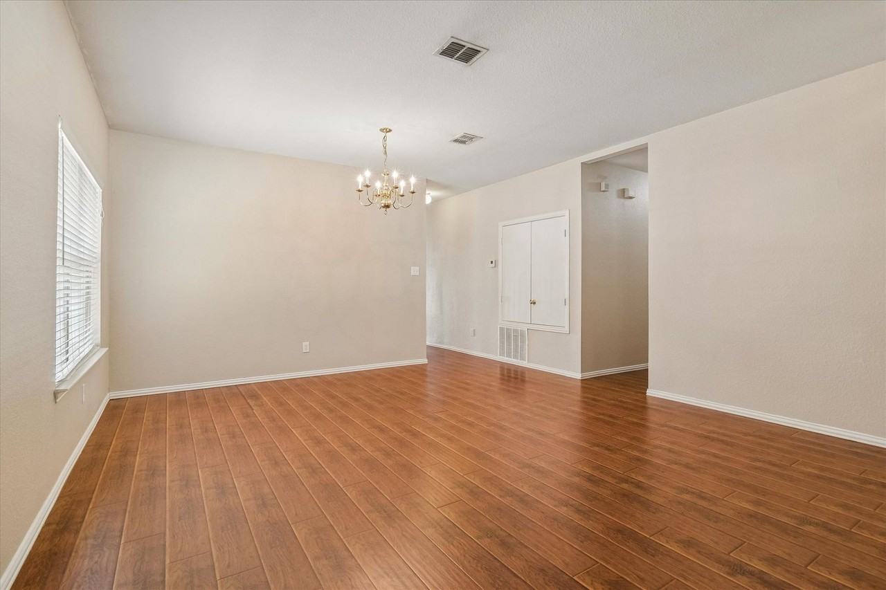 11637 Snyder Dr - Photo 5 of 27