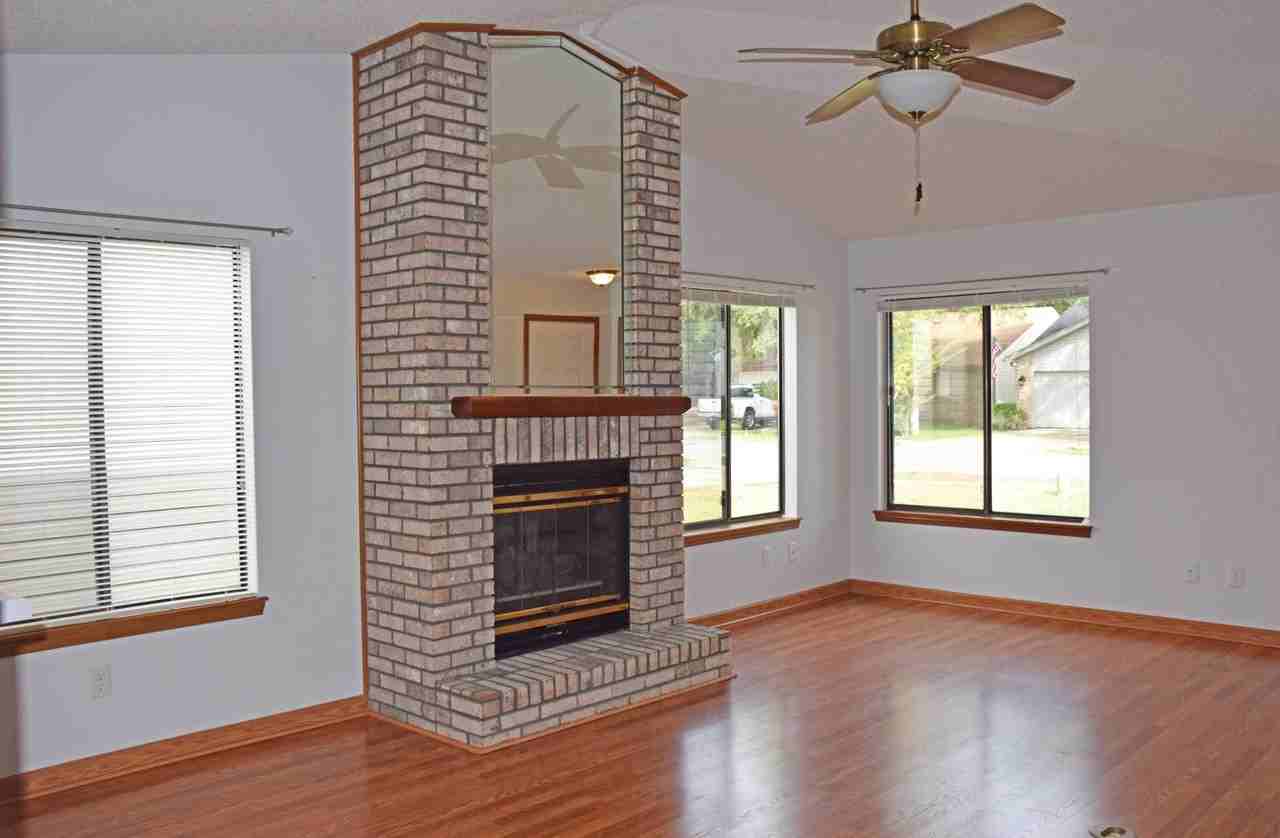 3906 Summerwood Ct - Photo 4 of 16