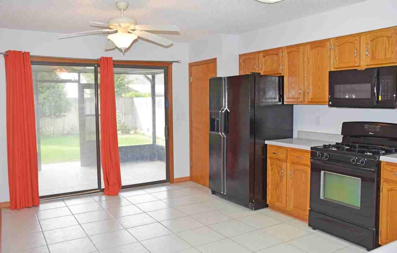3906 Summerwood Ct - Photo 5 of 16
