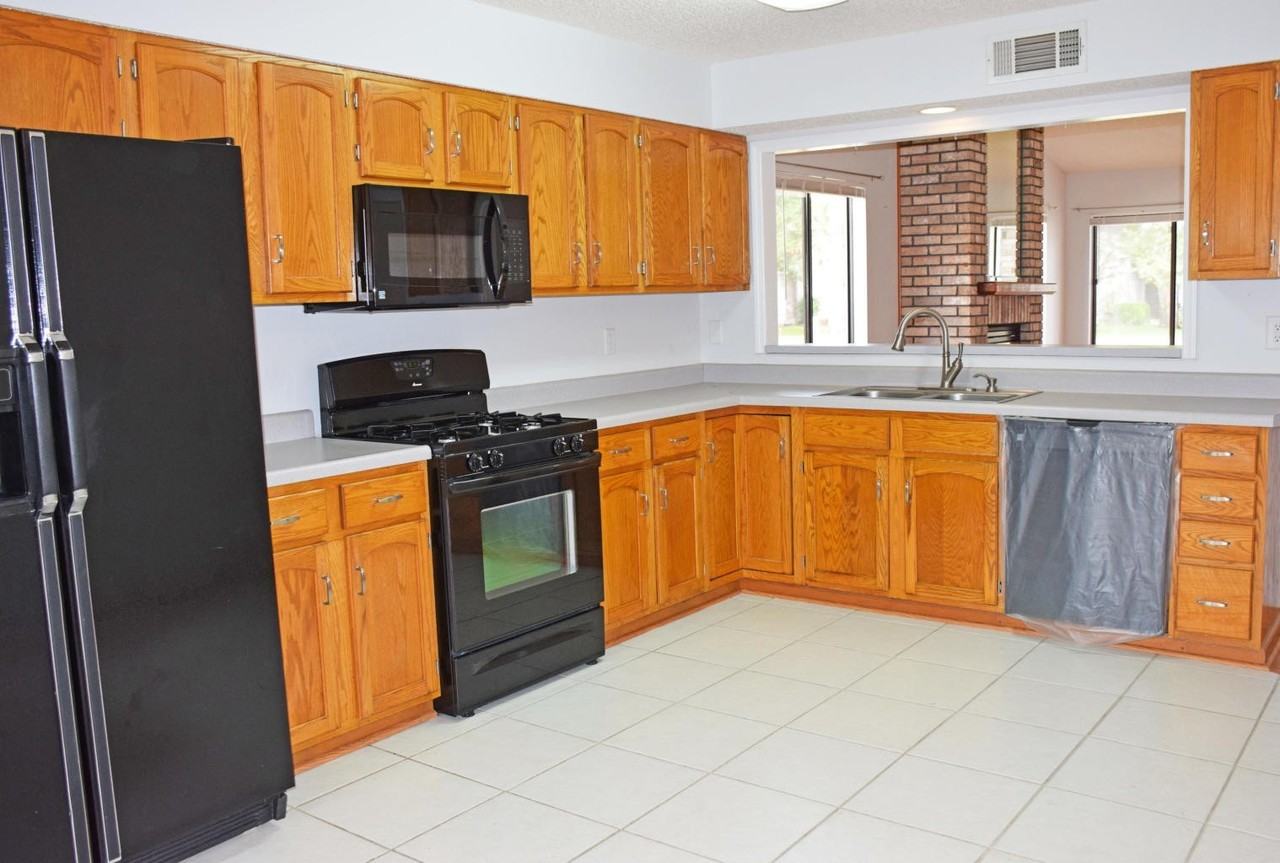 3906 Summerwood Ct - Photo 6 of 16