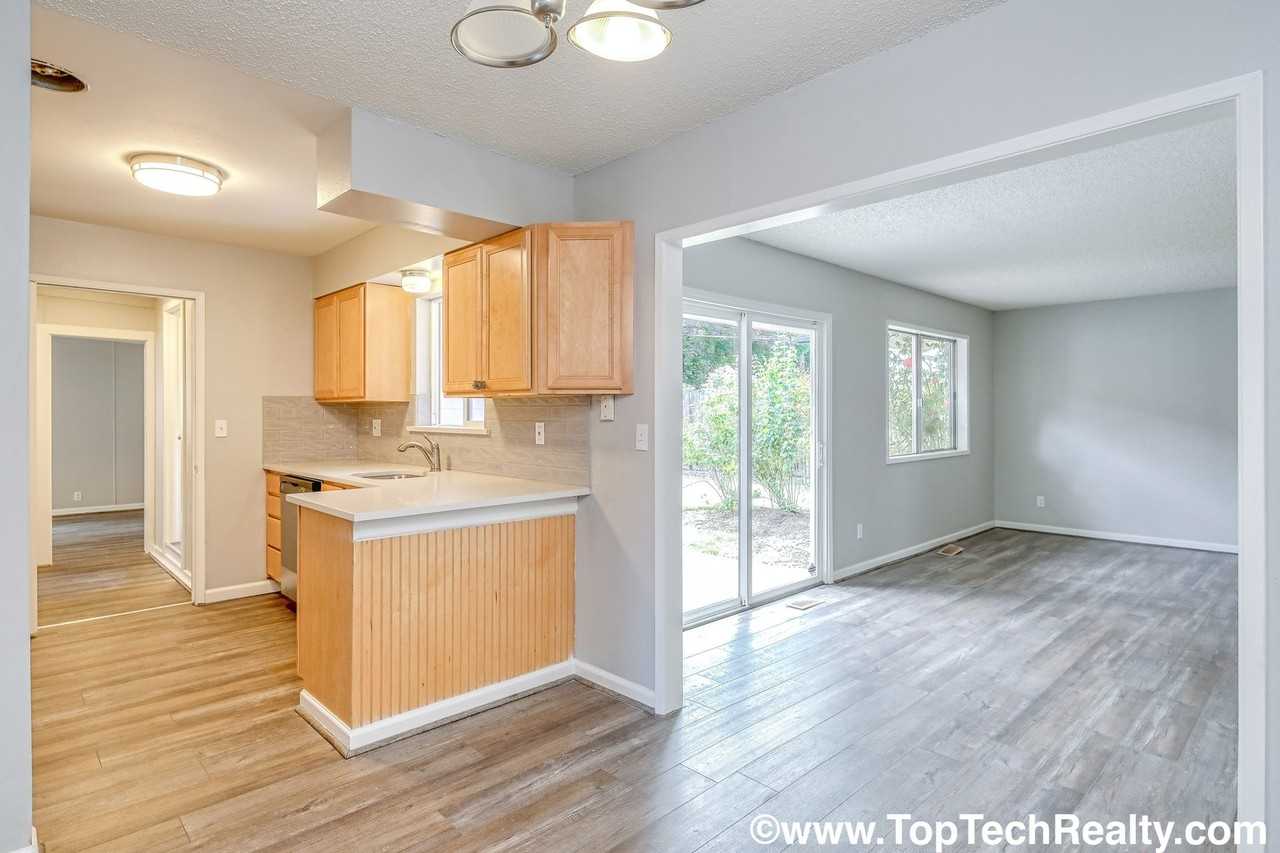 14390 Sw Furlong Way - Photo 7 of 35