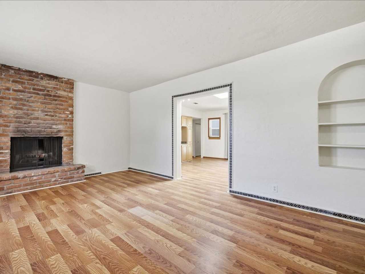 4413 E Whitman St - Photo 4 of 22