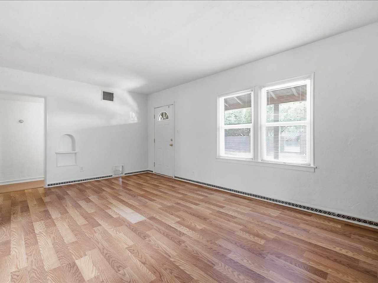 4413 E Whitman St - Photo 6 of 22