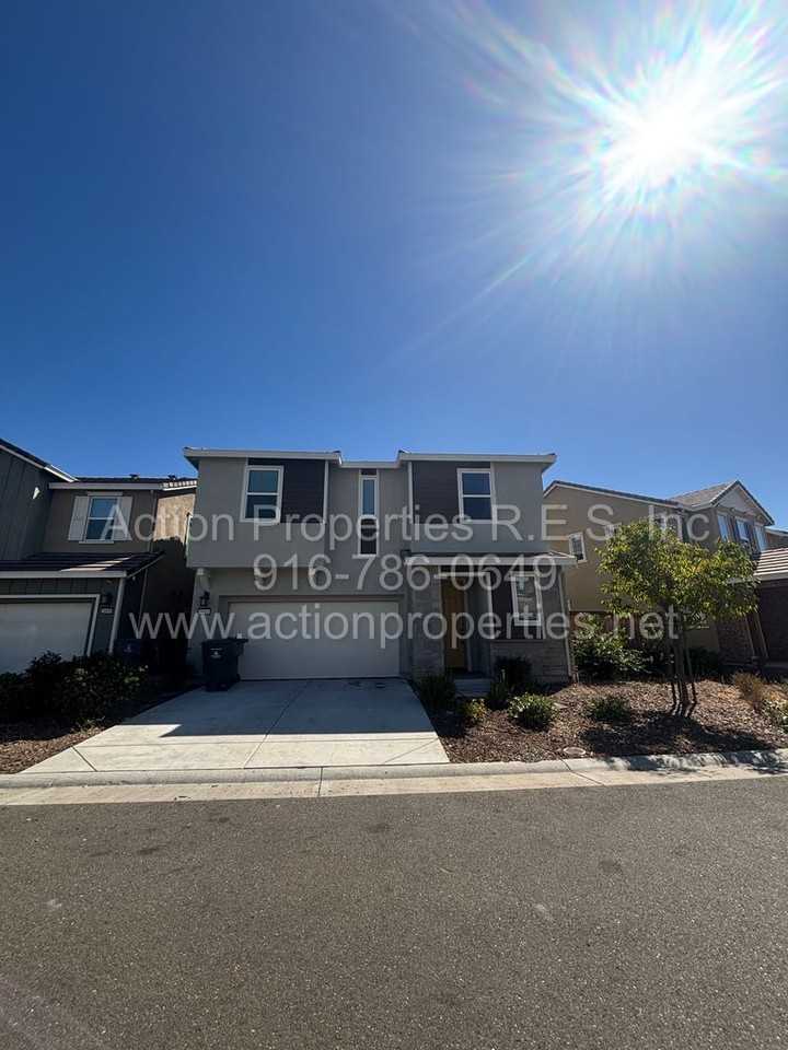 1611 Lion St - Photo 2 of 43