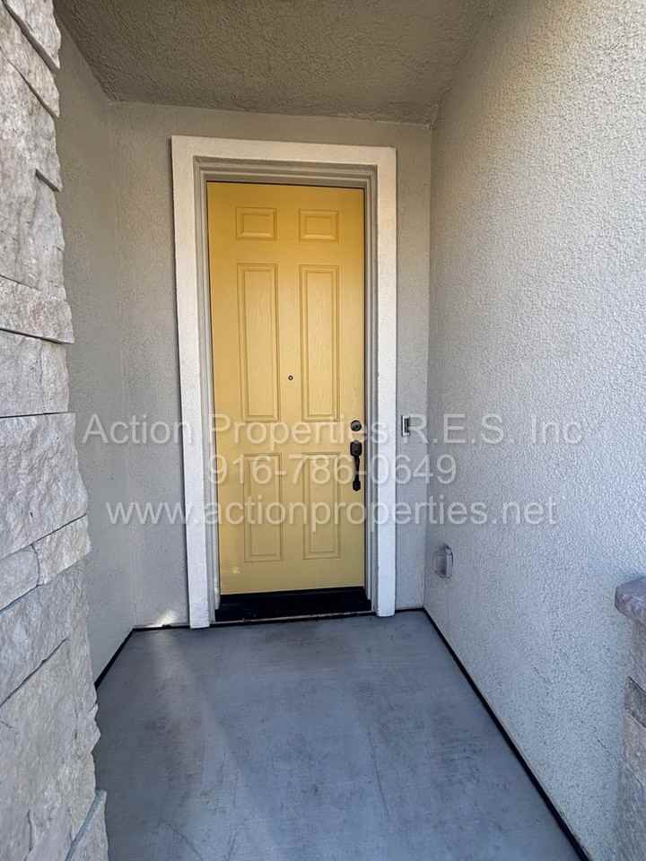 1611 Lion St - Photo 3 of 43