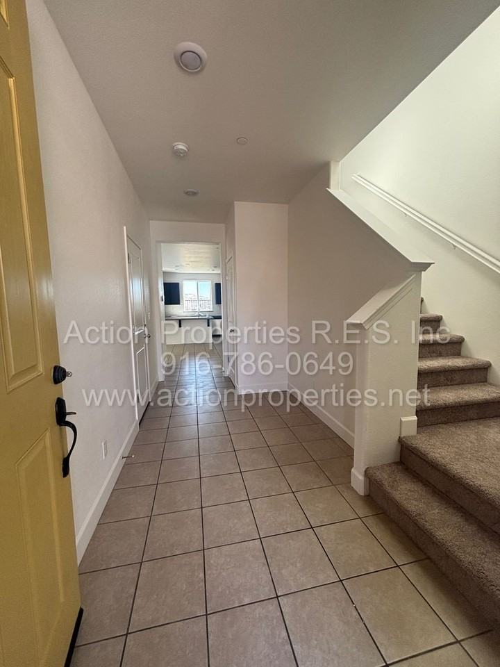 1611 Lion St - Photo 4 of 43