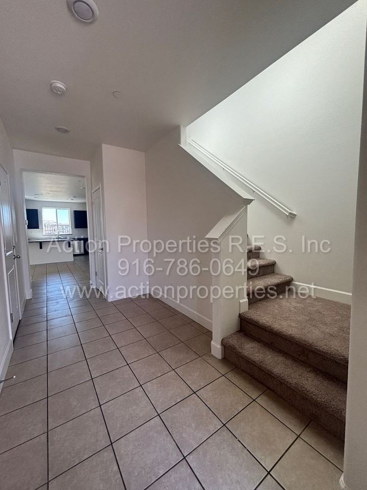 1611 Lion St - Photo 5 of 43