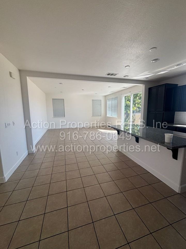 1611 Lion St - Photo 6 of 43