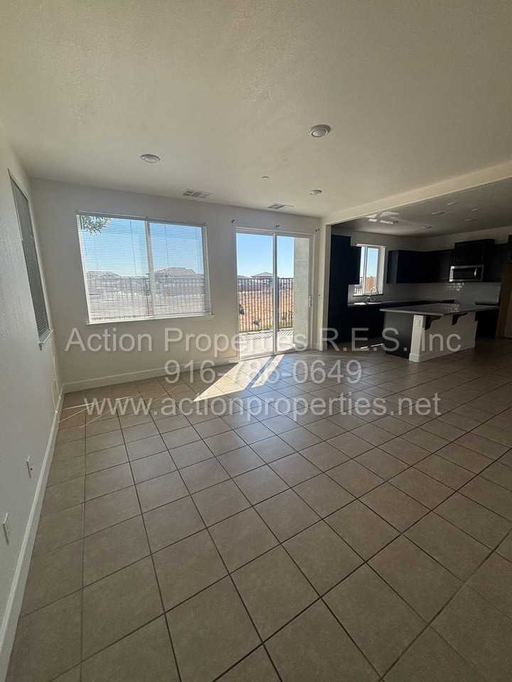 1611 Lion St - Photo 7 of 43
