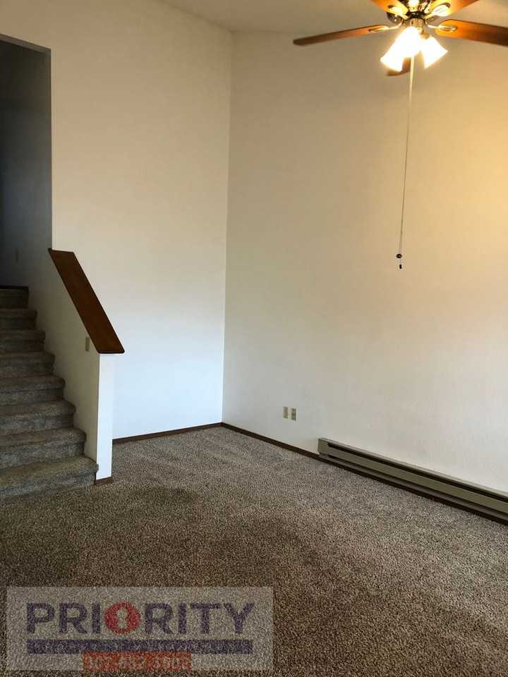 208 W Laurel St - Photo 2 of 11