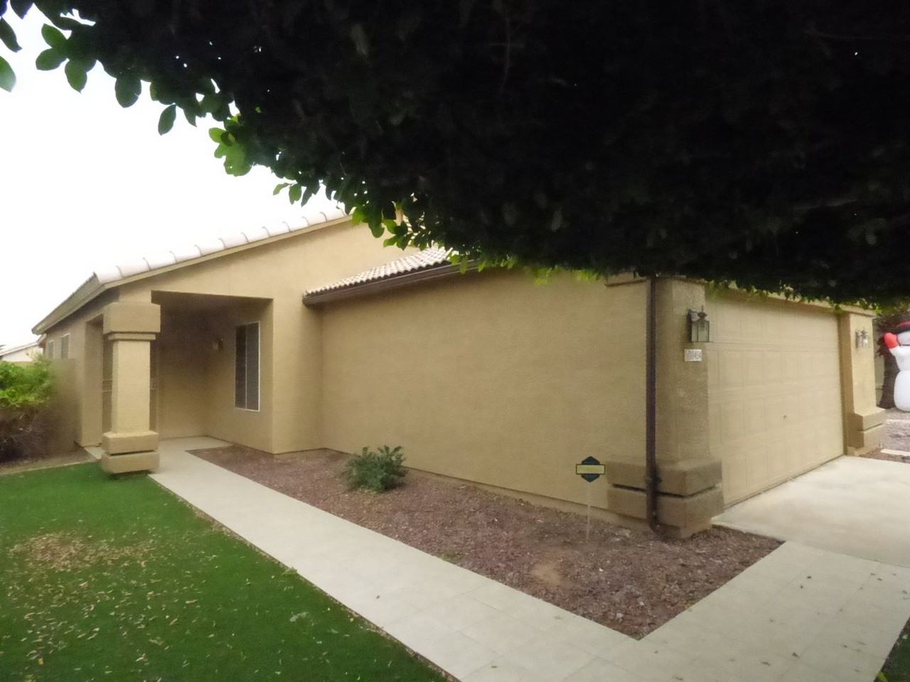 10454 W Pasadena Ave - Photo 2 of 14