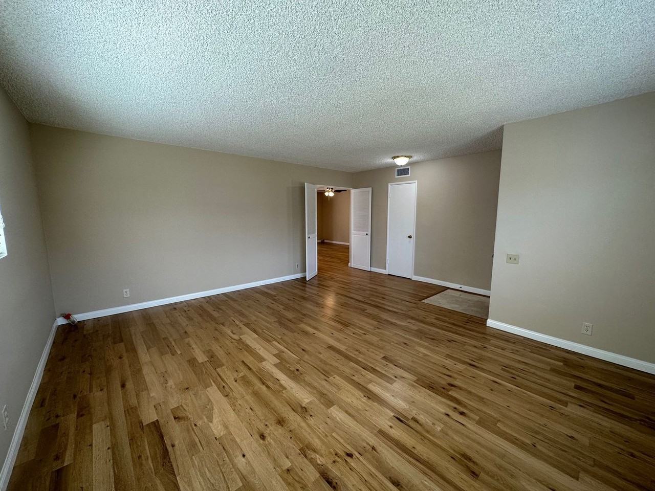 23740 Welby Way - Photo 3 of 24