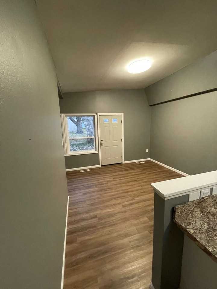 1525 - Photo 3 of 9