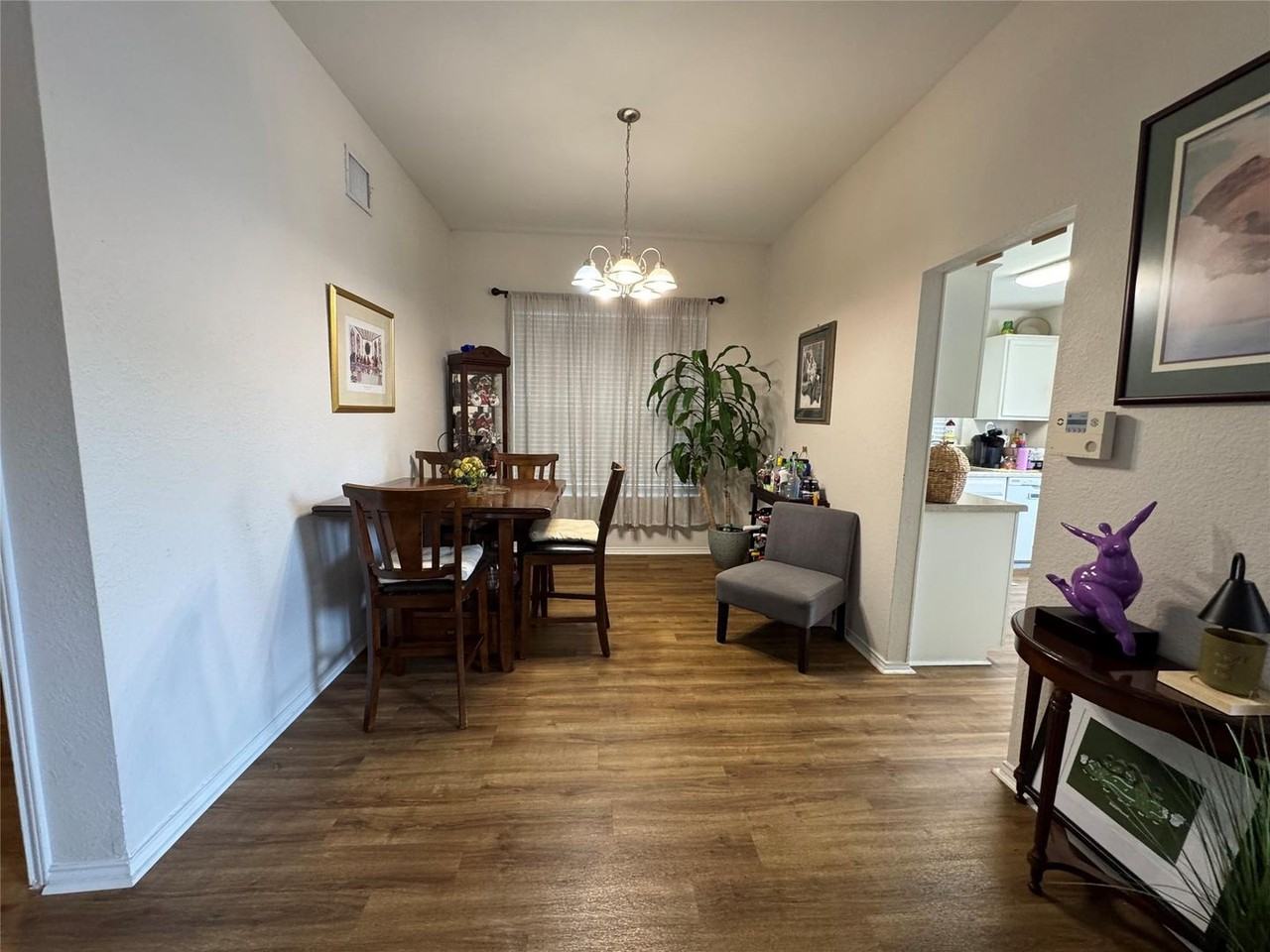 1015 Thackeray Ln - Photo 4 of 12