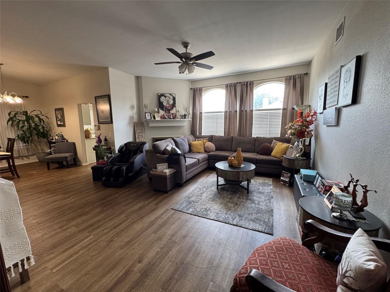 1015 Thackeray Ln - Photo 5 of 12