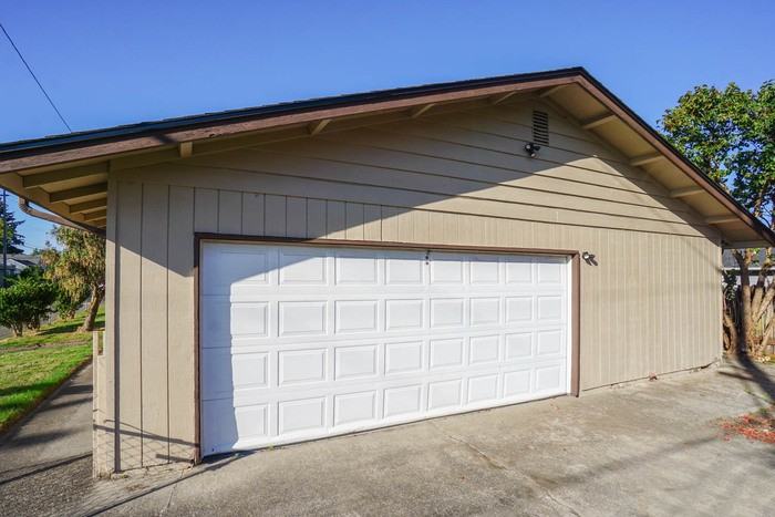 1168 30th Ave - Photo 3 of 38
