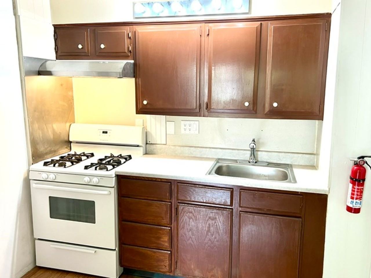 2301 Roosevelt Dr #7 - Photo 3 of 19