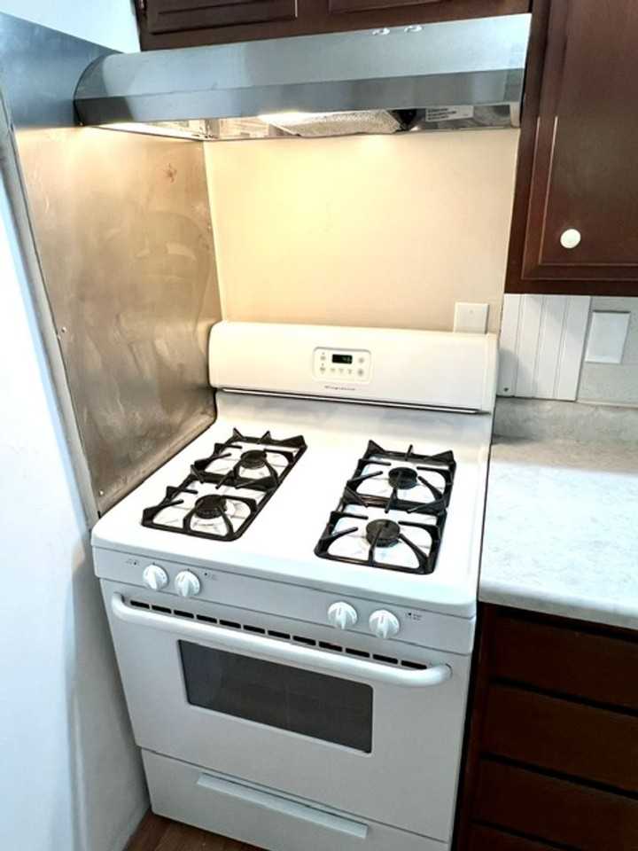 2301 Roosevelt Dr #7 - Photo 5 of 19