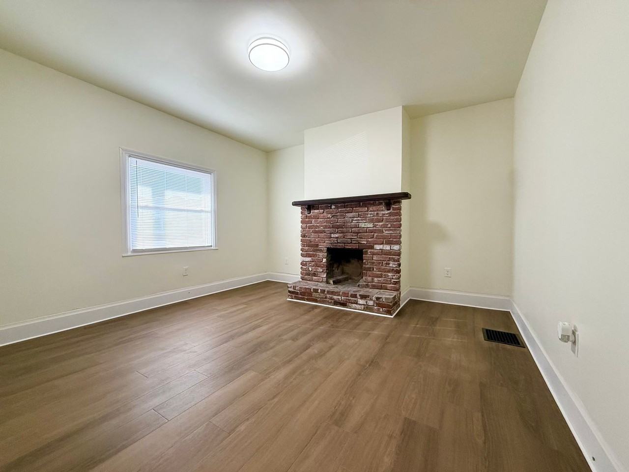 1705 Martha St - Photo 2 of 26