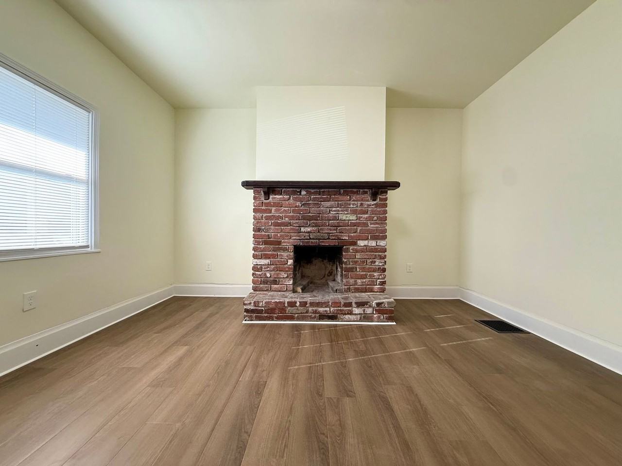 1705 Martha St - Photo 3 of 26