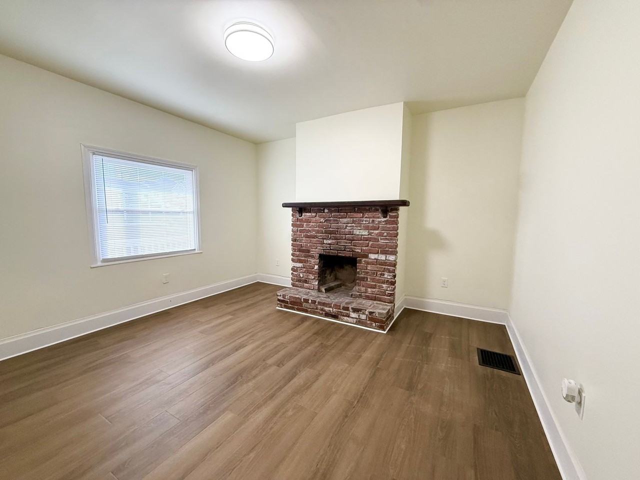 1705 Martha St - Photo 6 of 26