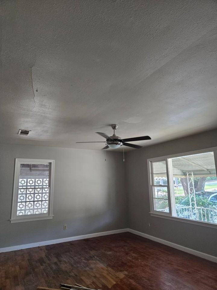 2702 4th Ave - Photo 2 of 14