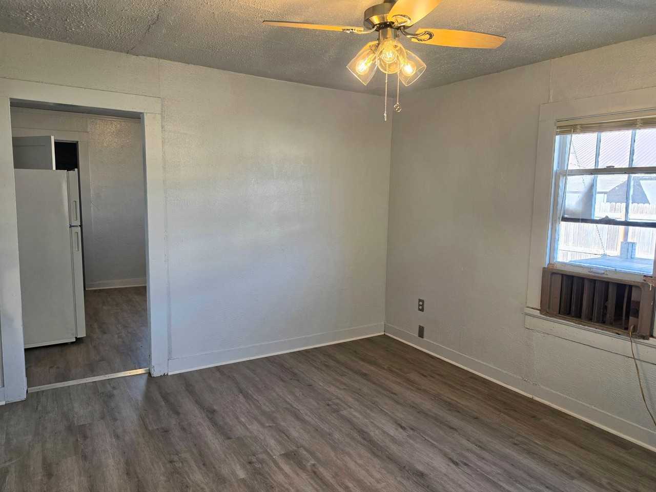 604 W University Dr - Photo 3 of 19