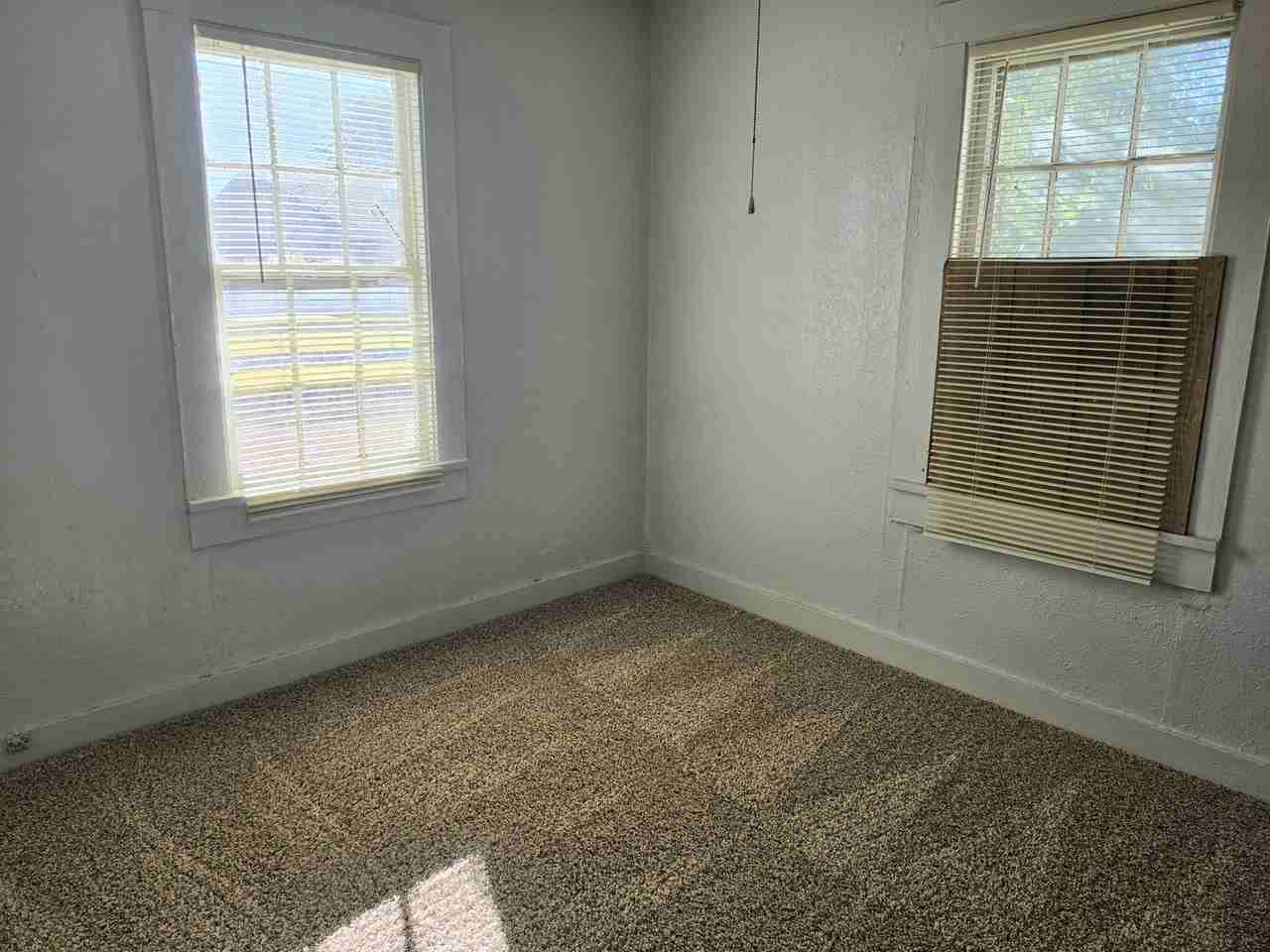 604 W University Dr - Photo 5 of 19