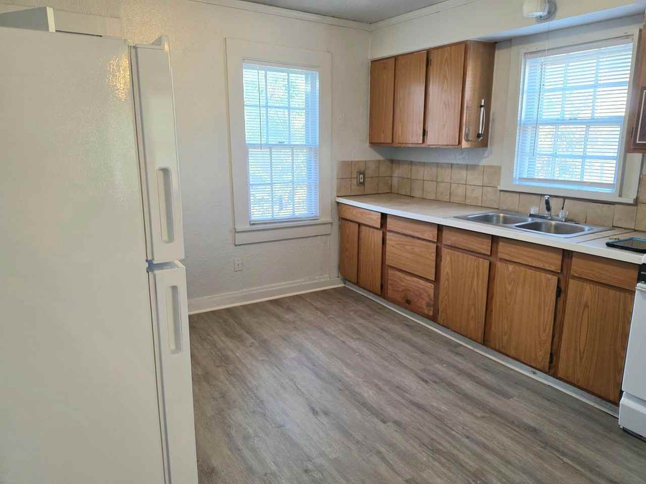 604 W University Dr - Photo 7 of 19