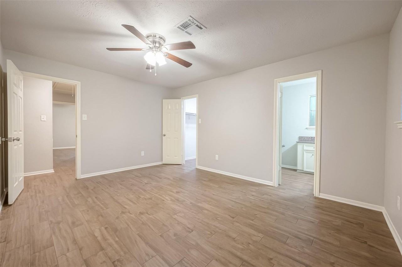 1406 Pinecroft Dr - Photo 2 of 11