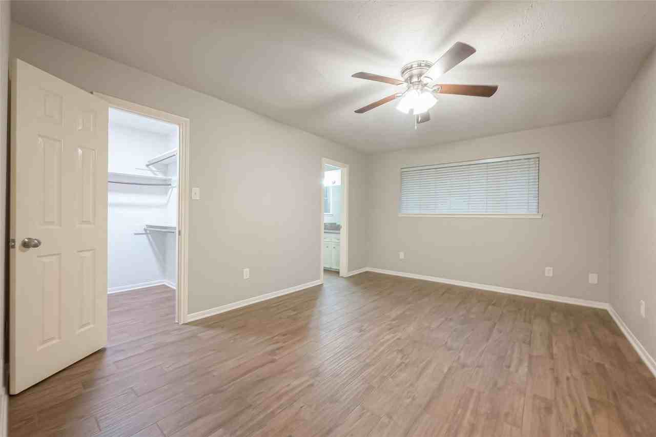 1406 Pinecroft Dr - Photo 3 of 11