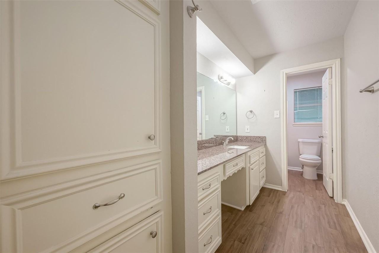 1406 Pinecroft Dr - Photo 4 of 11