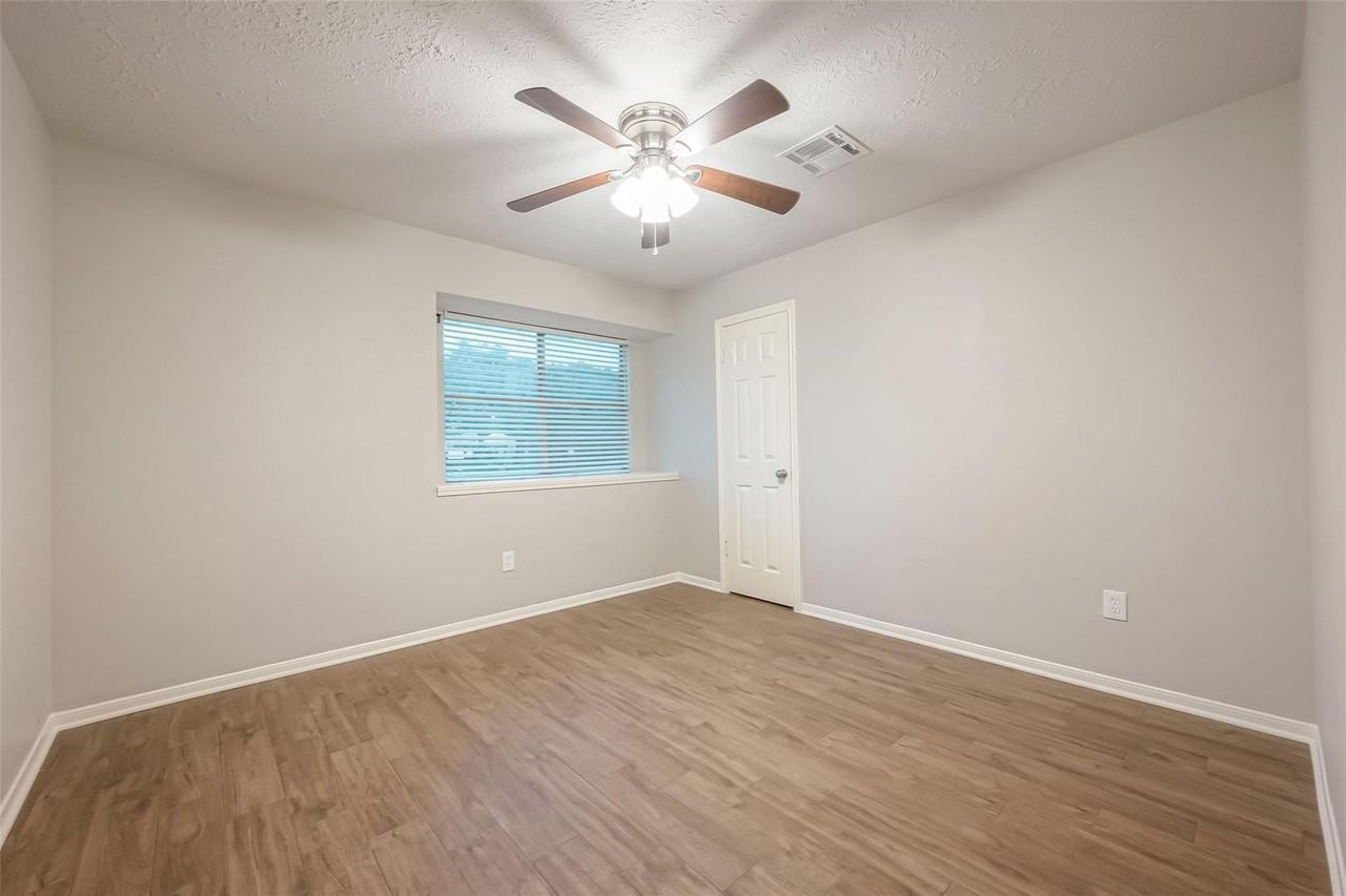 1406 Pinecroft Dr - Photo 5 of 11