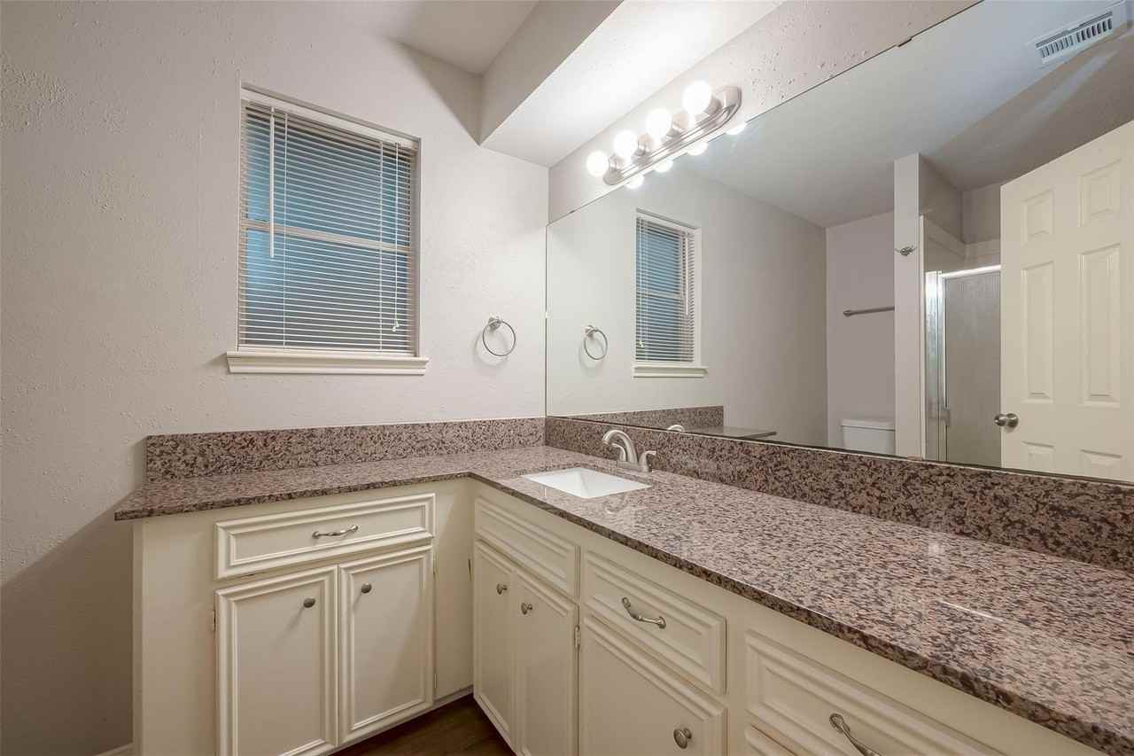 1406 Pinecroft Dr - Photo 7 of 11