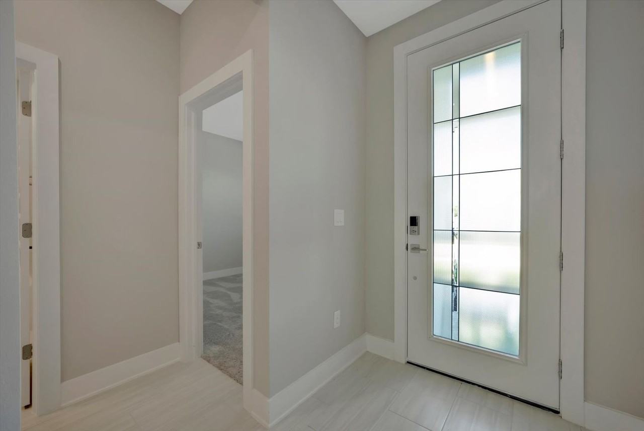 112 Seagrass Isle - Photo 4 of 40
