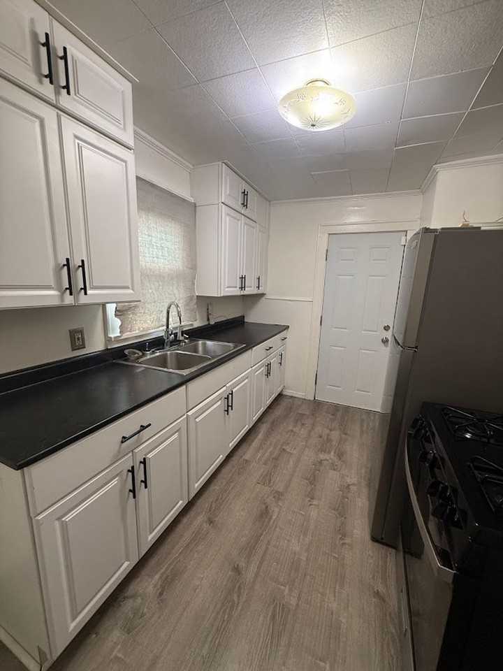 749 Columbus Ave - Photo 6 of 11