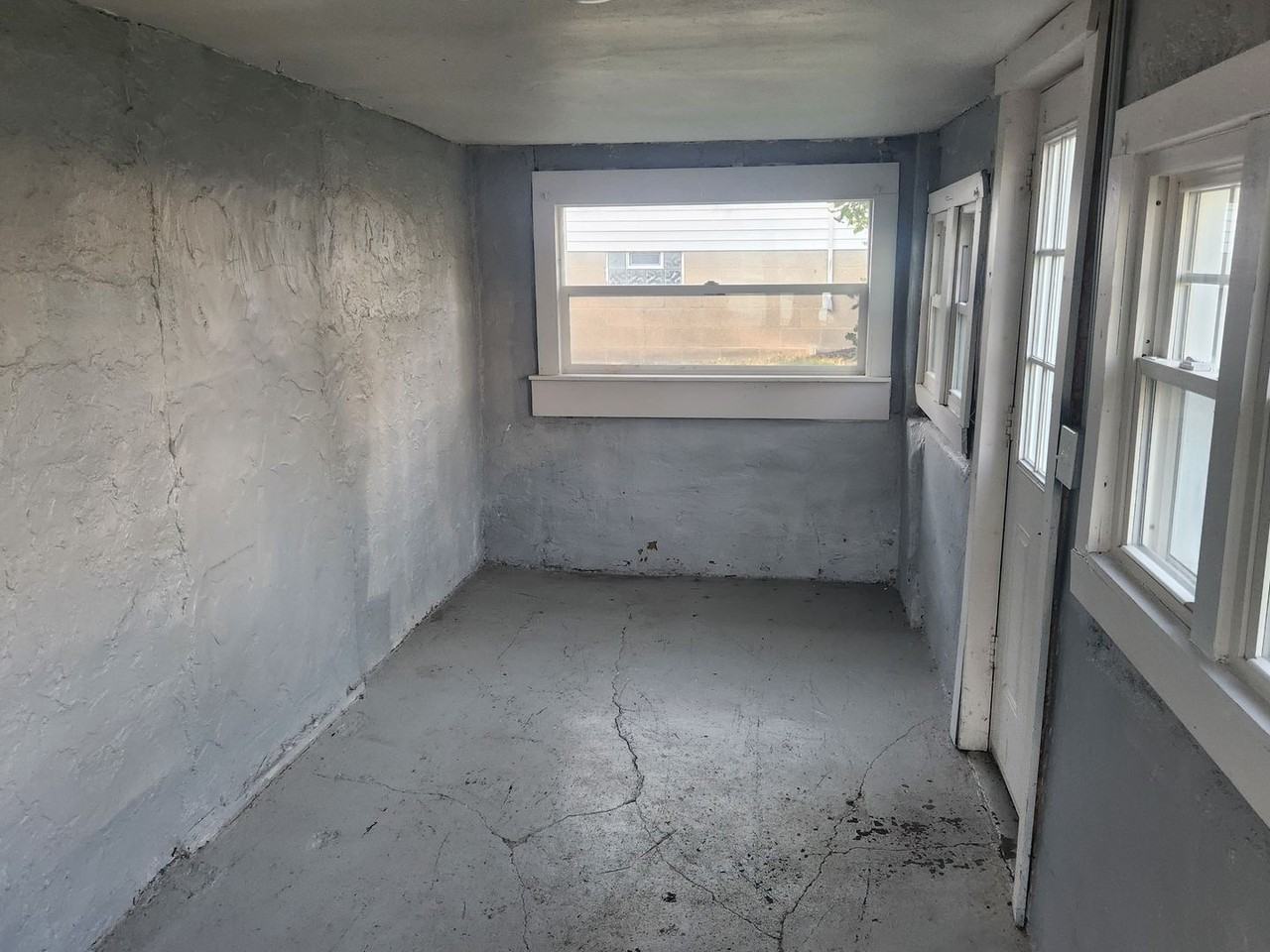 650 Stevenson Ave - Photo 2 of 11