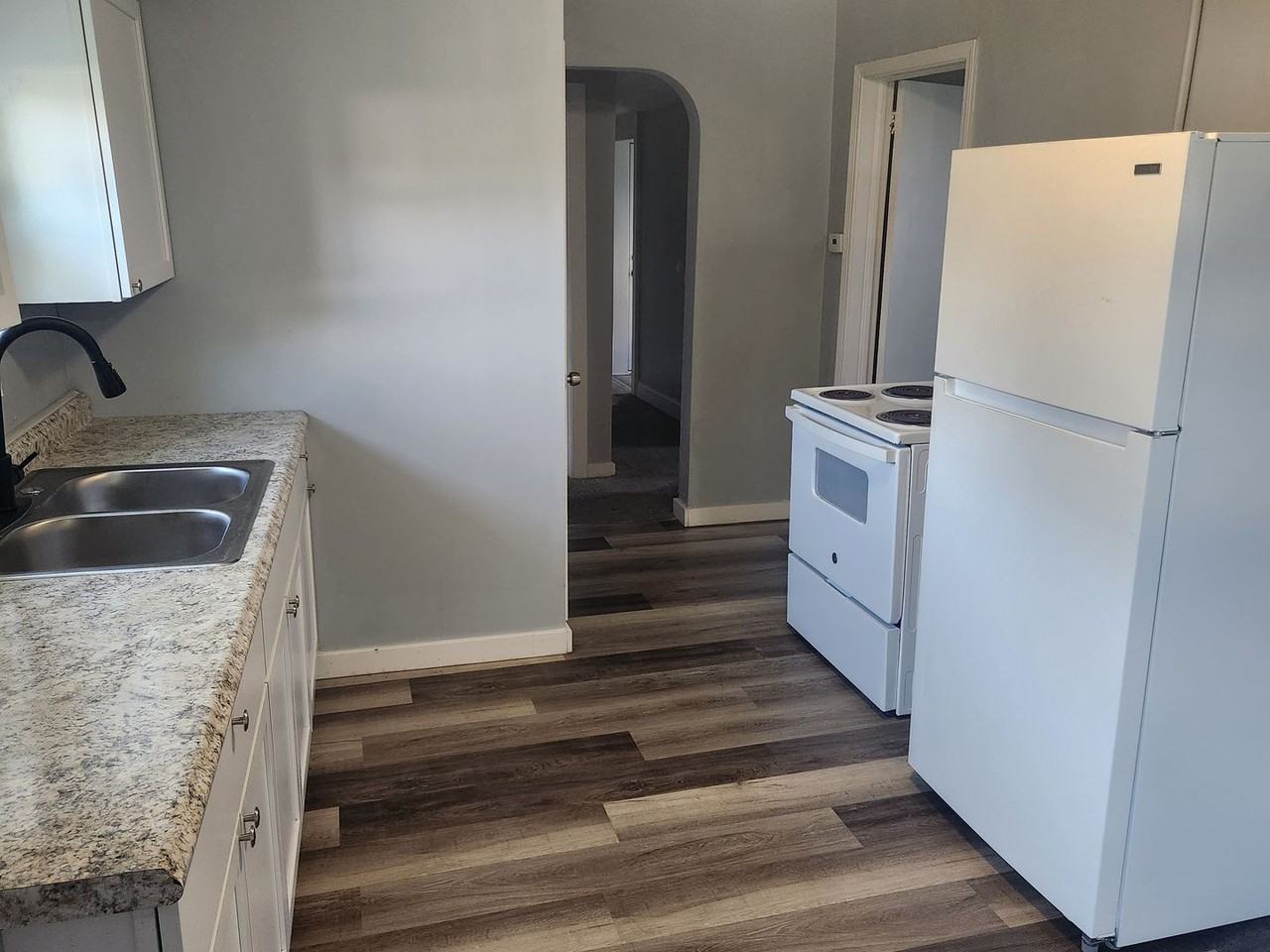 650 Stevenson Ave - Photo 4 of 11