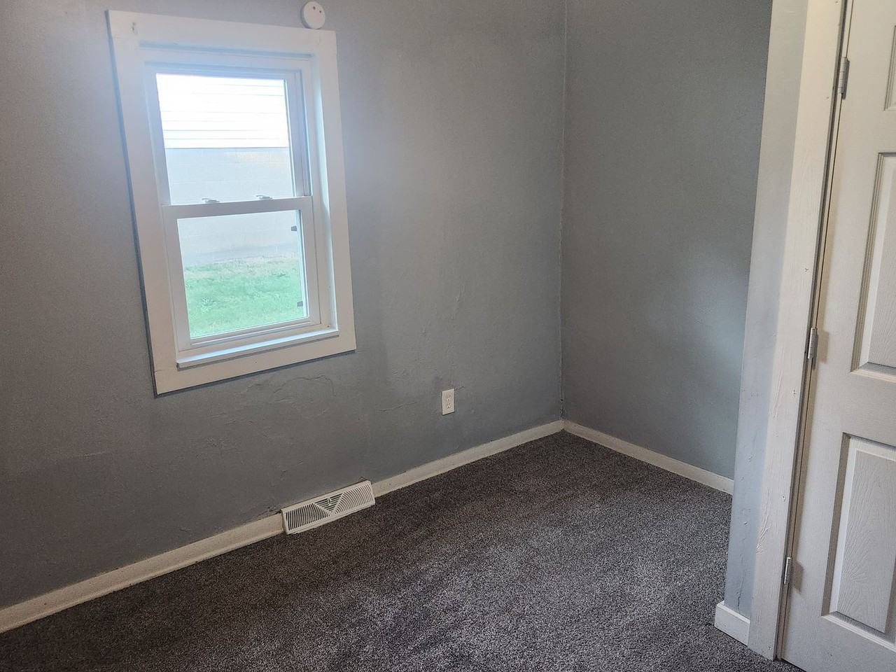650 Stevenson Ave - Photo 7 of 11
