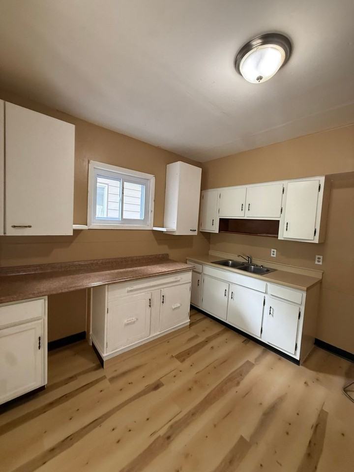 3893 E 55th St - Photo 2 of 9