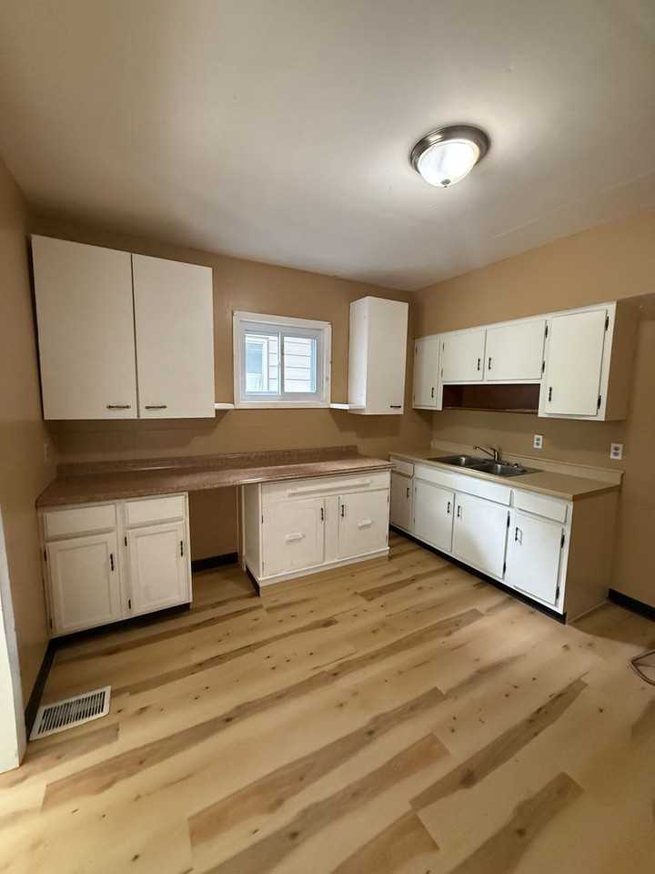 3893 E 55th St - Photo 3 of 9